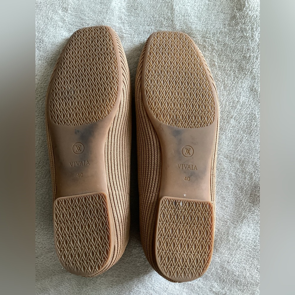 VIVAIA Women's Knit Flats in Camel - Picture 8 of 9